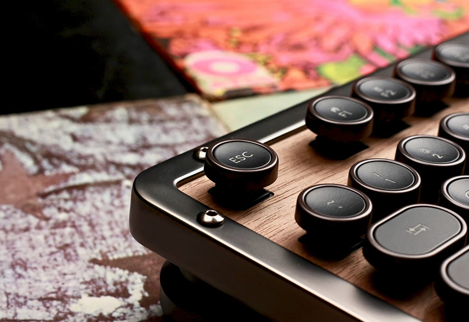 Cheapest 🌟 Bluetooth Retro Keyboard by Azio Corporation 🥰 - Image 5